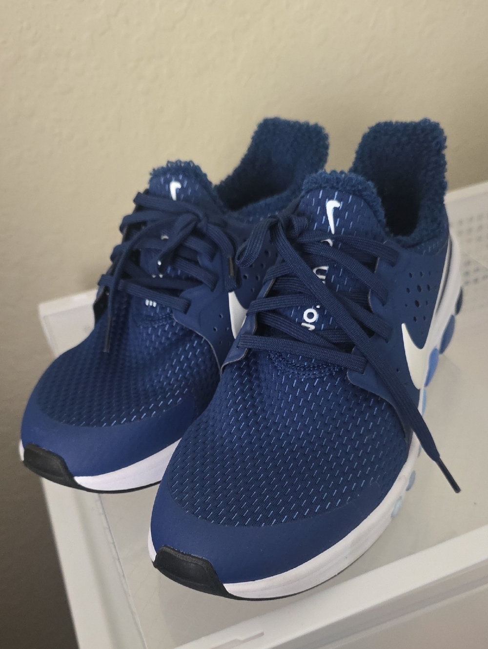 Nike Men's Athletic Shoes in Navy Blue and White